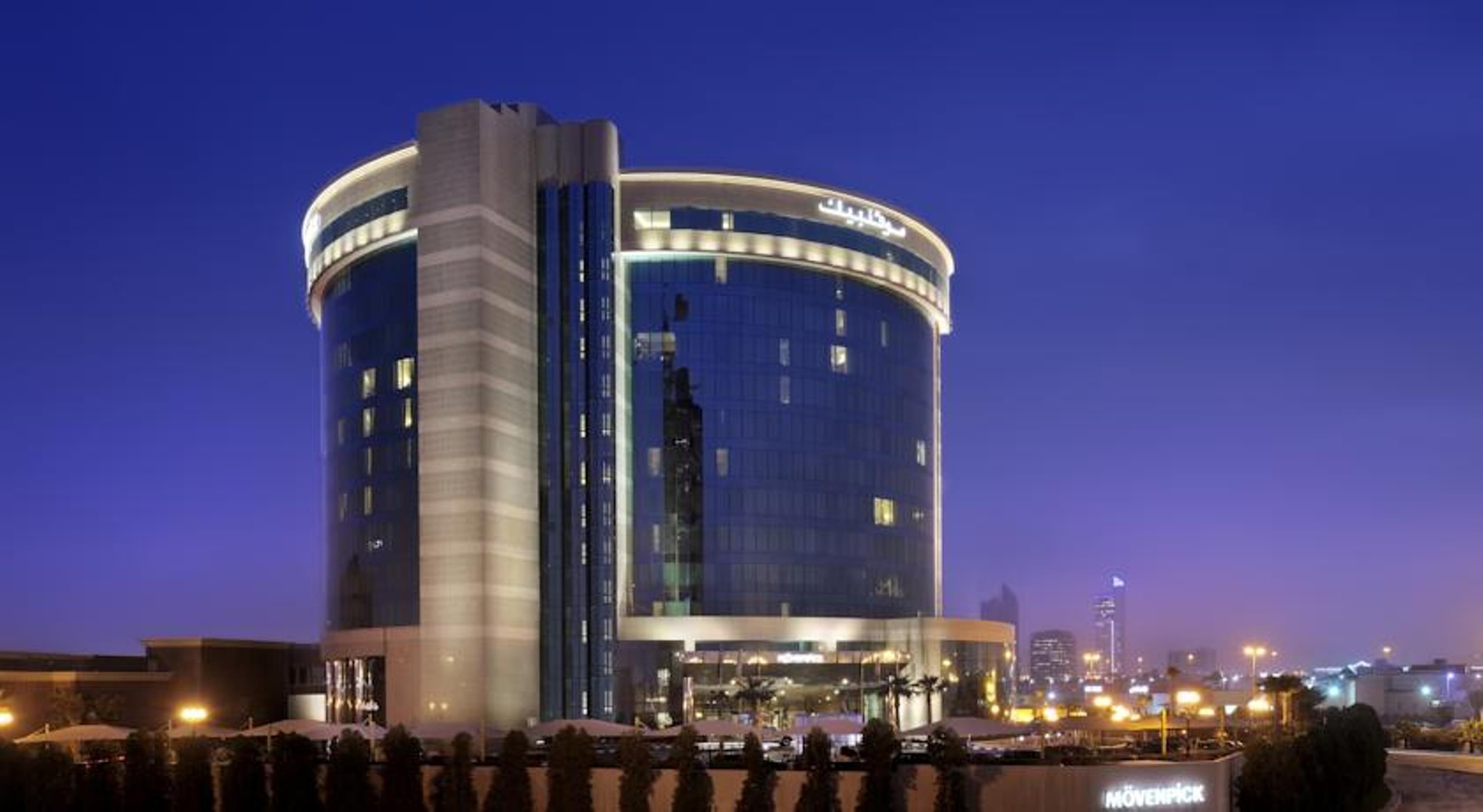 Moevenpick Hotel Khobar Extérieur photo The hotel at night