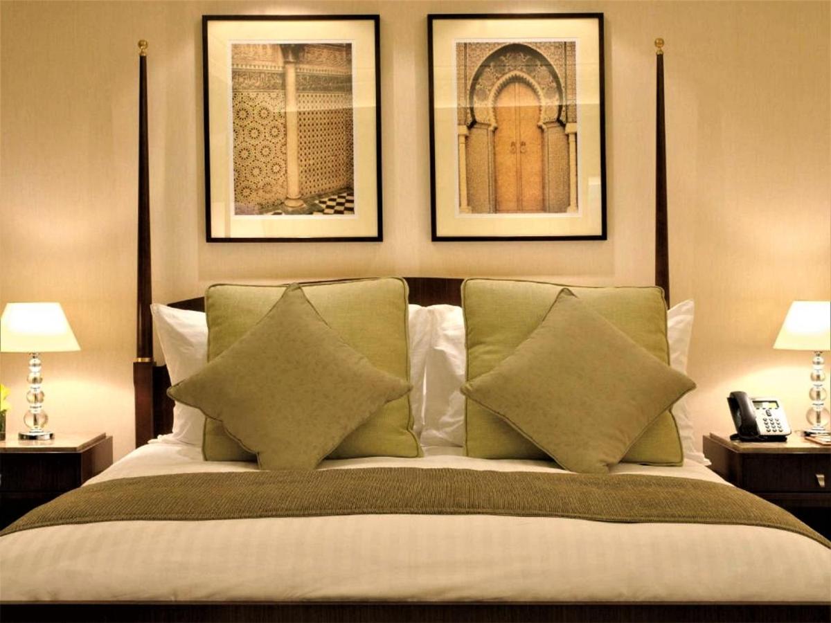 Moevenpick Hotel Khobar Extérieur photo A bedroom at the Taj Mahal Palace