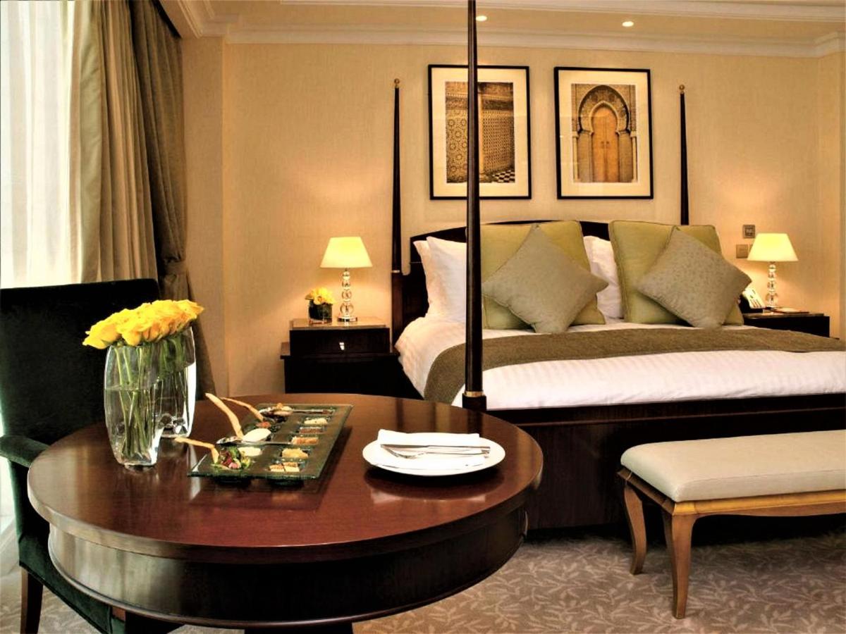 Moevenpick Hotel Khobar Extérieur photo A bedroom at the Taj Mahal Palace