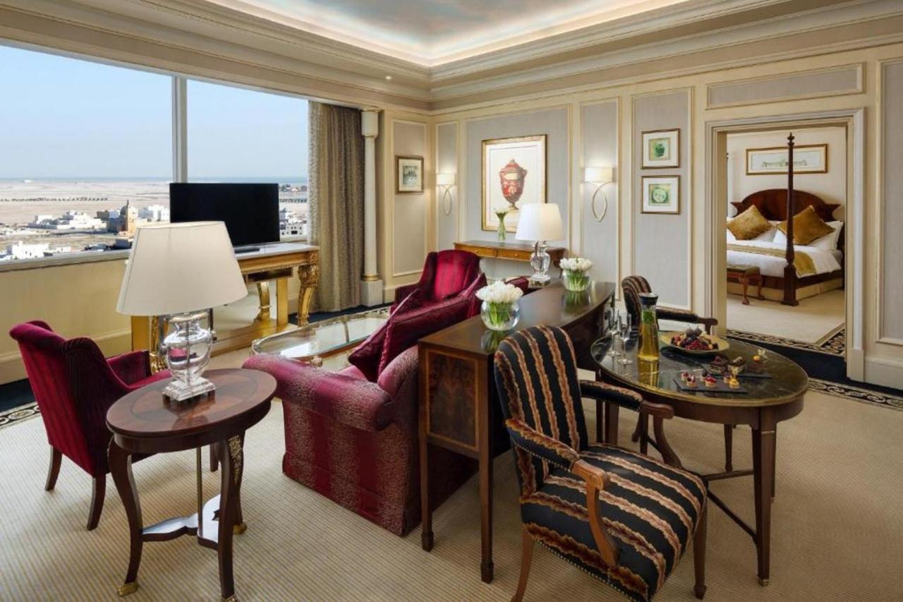 Moevenpick Hotel Khobar Extérieur photo A suite at the Four Seasons Hotel, London