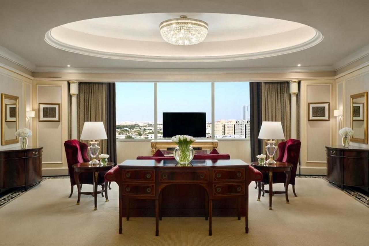 Moevenpick Hotel Khobar Extérieur photo A suite at the Four Seasons Hotel, Paris