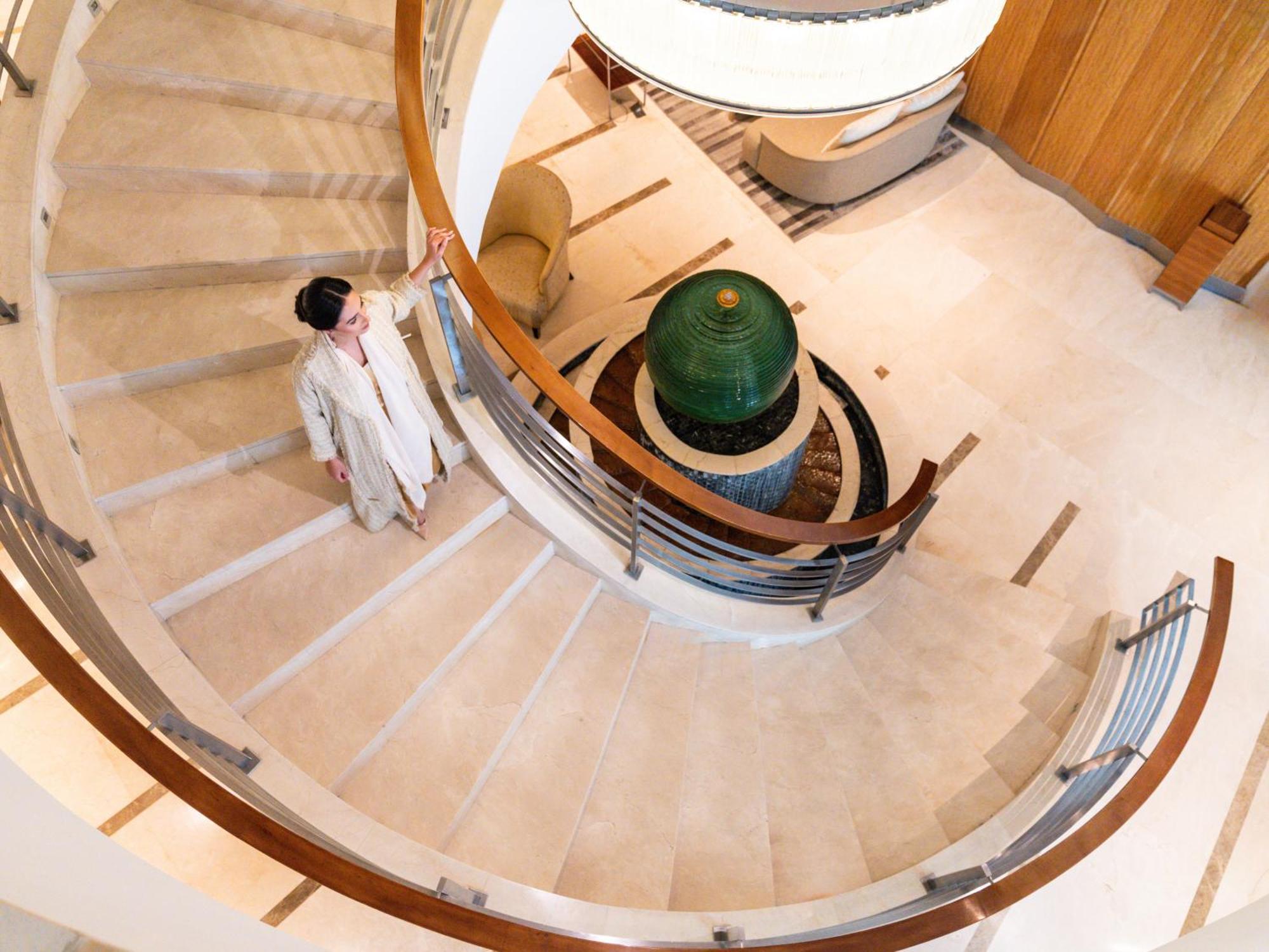 Moevenpick Hotel Khobar Extérieur photo The spiral staircase