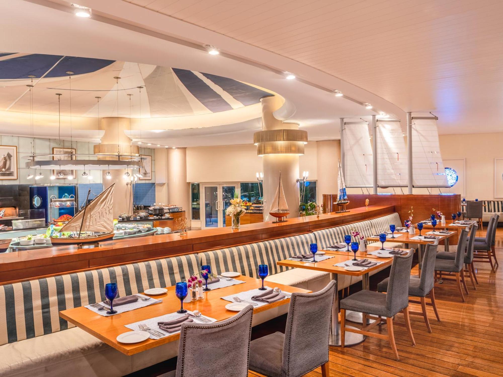 Moevenpick Hotel Khobar Extérieur photo The Deck Restaurant