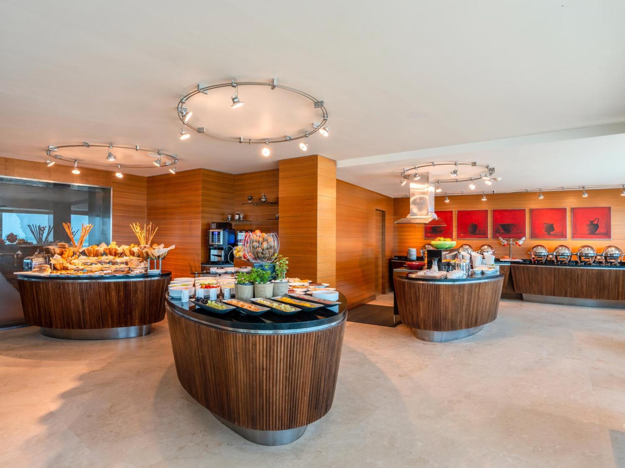 Moevenpick Hotel Khobar Extérieur photo The lounge at the airport