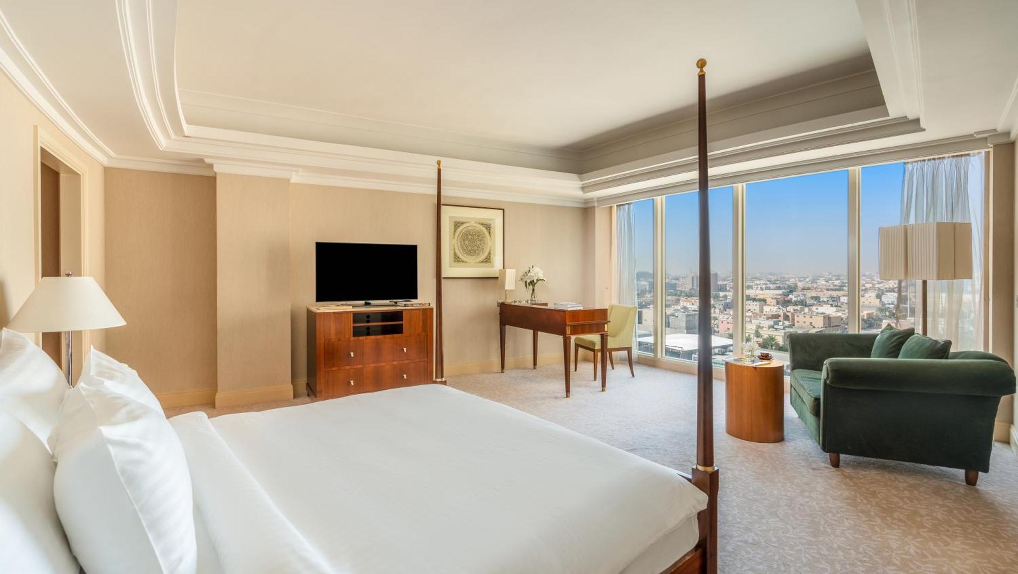 Moevenpick Hotel Khobar Extérieur photo A bedroom at the Four Seasons Hotel