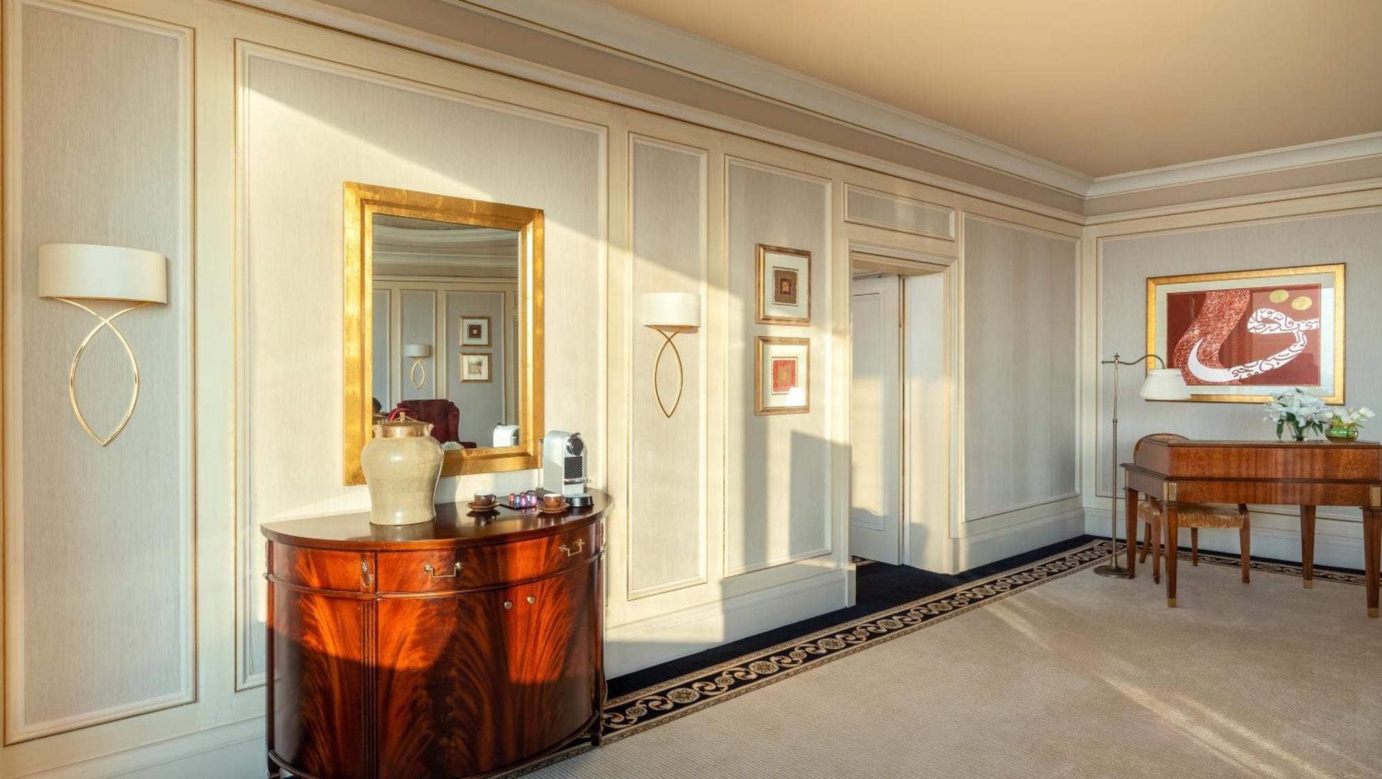 Moevenpick Hotel Khobar Extérieur photo A suite at the Waldorf Astoria Berlin