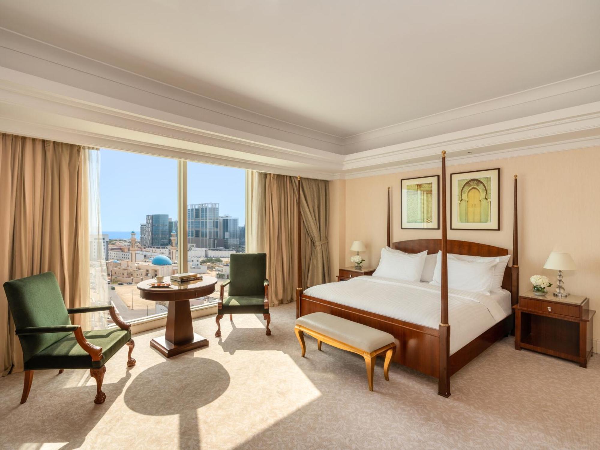 Moevenpick Hotel Khobar Extérieur photo A bedroom at the hotel