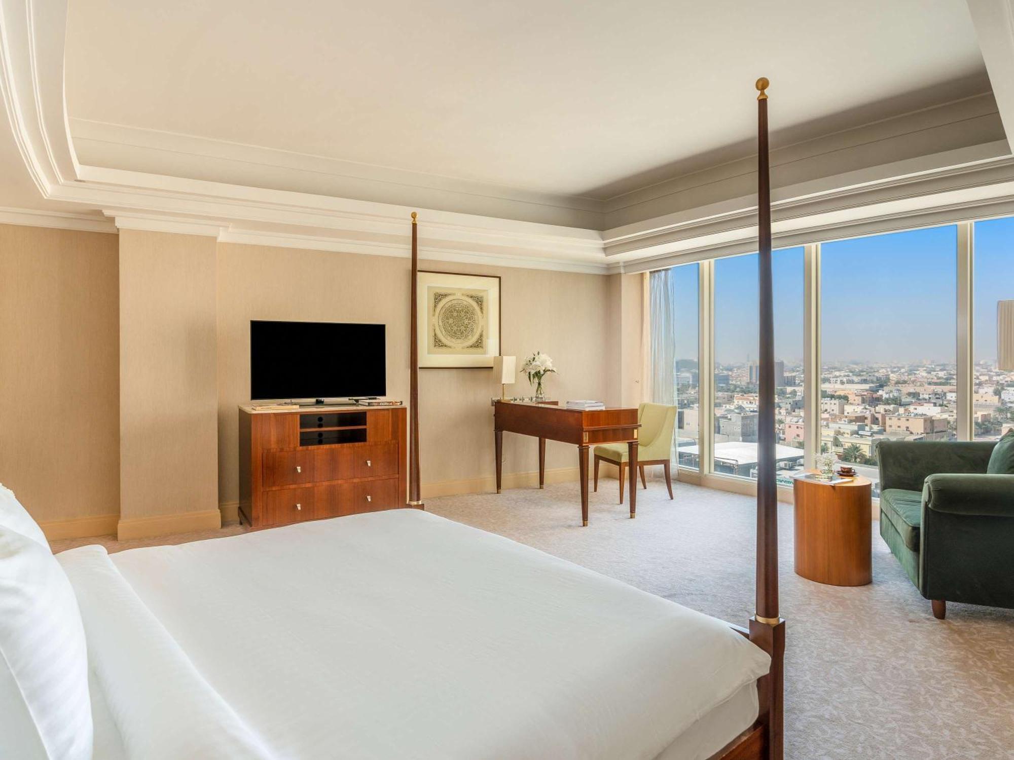Moevenpick Hotel Khobar Extérieur photo Deluxe Suite