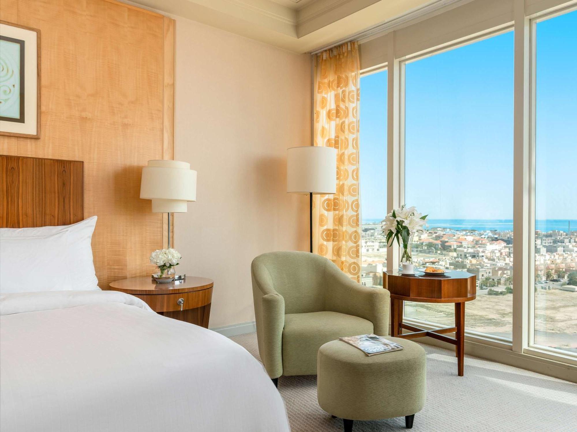Moevenpick Hotel Khobar Extérieur photo A guest room at the Hilton San Diego Bayfront